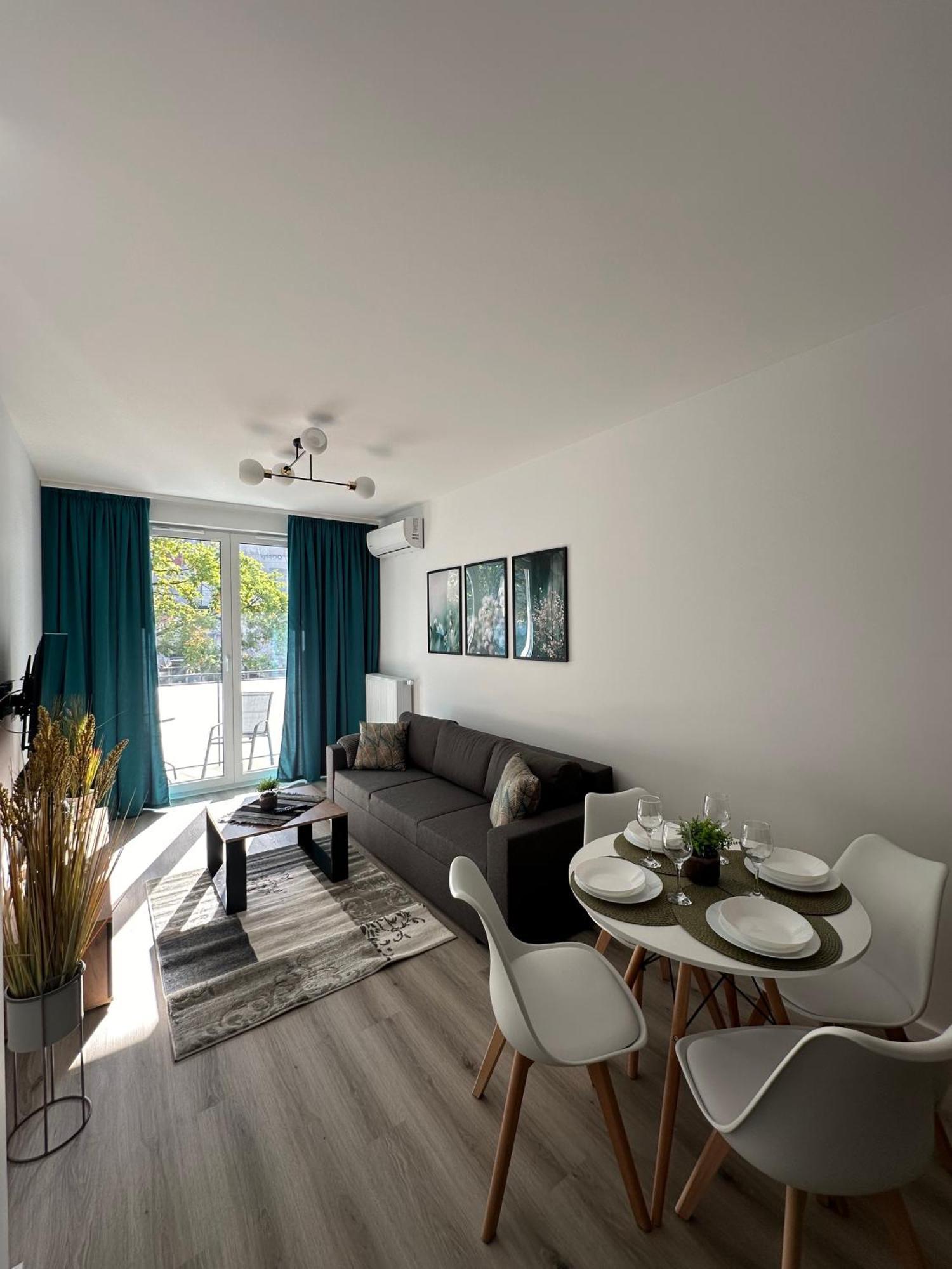 Skytravel 26 Apartament Pileckiego Nowy Dwor Mazowiecki Airport Modlin 24H Dış mekan fotoğraf